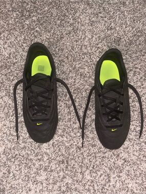 Nike Youth Black Cleats with Neon Yellow Insole